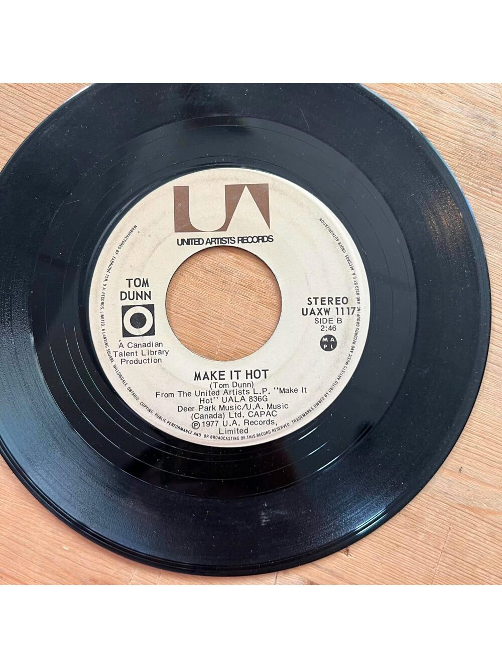 Tom Dunn - Make it Hot/Good Love never seems to Die 45rpm VG+ R08
